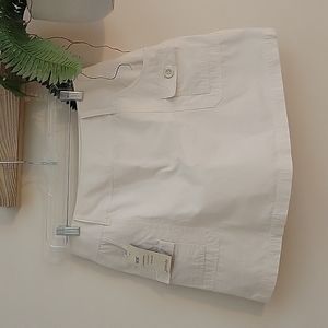 Cargo Skort - Cream. By St John's Bay size 10/12.